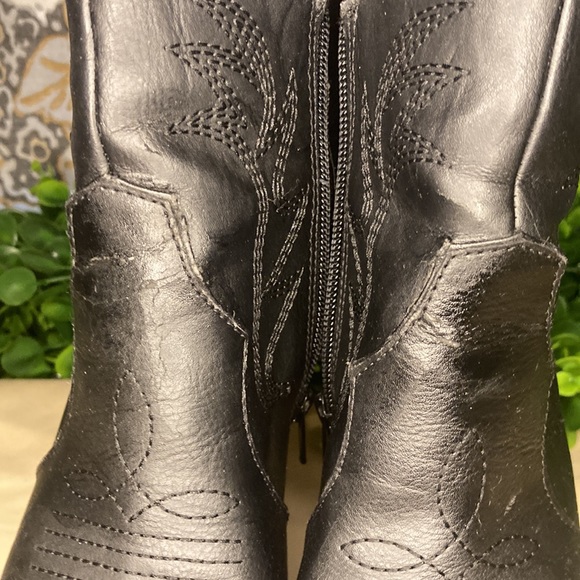 Miranda Lambert snip toe high heel booties. Size 7M Black Escapade - Picture 10 of 11